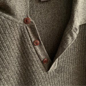 Men’s Like-New Heather Gray Sweater